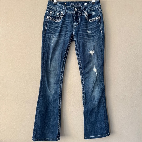 Miss Me Signature Bootcut Embellished Distressed Jean SIze 26 - Picture 1 of 9